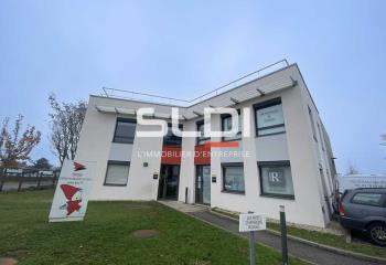 Location bureaux - Proche gare SNCF et autoroute  à Rillieux-la-Pape - 69140