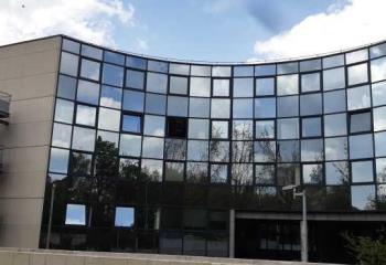 Location bureaux, proche RER et autoroutes A1 et A3  à Roissy-en-France - 95700