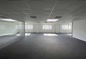 Surface de bureaux à louer proche autoroute et bus à  à Roncq - 59223