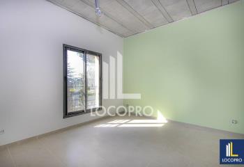 Location bureaux - Proche zone d'activité et Aix-en-Provence  à Rousset - 13790