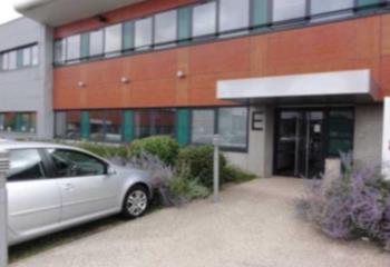 Bureaux à louer en façade de l'autoroute A2 -  à Rouvignies - 59220