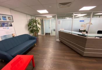 Location bureaux, proche A13, T2, gare SNCF et bus  à Saint-Cloud - 92210