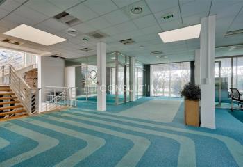 Location bureaux, proche T2 et quais de Seine, terrasses et jardin  à Saint-Cloud - 92210