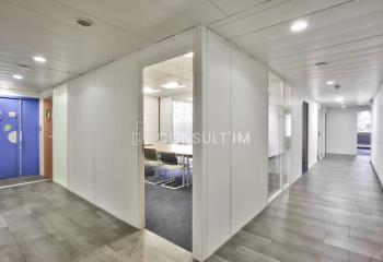 Location bureaux, proche A13, complexe immobilier  à Saint-Cloud - 92210
