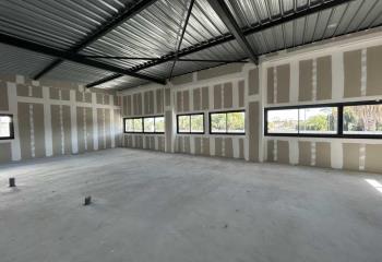 Location bureaux - Proximité autoroute A9, centre-ville et gare  à Saint-Cyprien - 66750