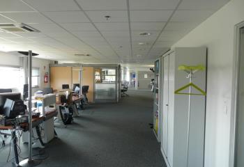 Location bureaux - Proche périphérique et parking facile  à Saint-Cyr-sur-Loire - 37540