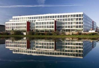 Location bureaux - Proche métro Porte de Paris et autoroute A1  à Saint-Denis - 93200
