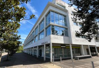 Location bureaux - Proche Tramway et Centre Commercial Atlantis  à Saint-Herblain - 44800