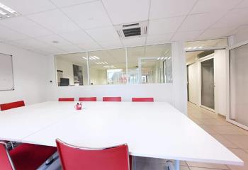 Location bureaux - Proche commerces et transports  à Saint-Herblain - 44800