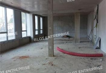 Location bureaux - Proche métro ligne B et 4 voies  à Saint-Jacques-de-la-Lande - 35136