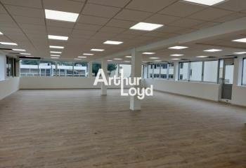 Location bureaux en zone commerciale proche A8  à Saint-Laurent-du-Var - 06700
