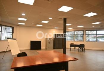 Location de bureaux au sein d'un parc d'activités  à Saint-Maurice-de-Beynost - 01700
