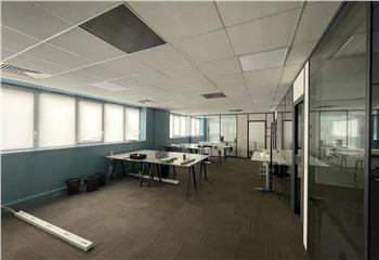 Bureaux à louer - Proximité Métro  à Saint-Ouen - 93400