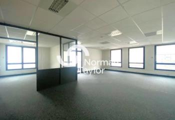 Location bureaux - Proche magasin BUT