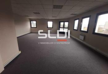 Location bureaux - Proche A43 et gare SNCF