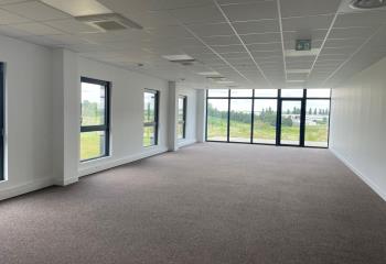 Location bureaux - Parc des Autoroutes, proche autoroutes A26 et A29  à Saint-Quentin - 02100