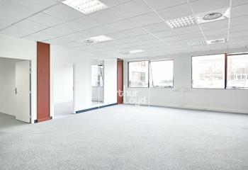 Location bureaux - Proche A4 et Francilienne  à Saint-Thibault-des-Vignes - 77400