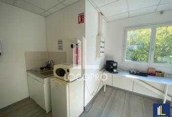 Location bureaux - Proche autoroute A7 et bus  à Salon-de-Provence - 13300