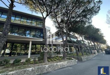 Location bureaux - Proche gare routière et axes routiers  à Sophia Antipolis - 06560