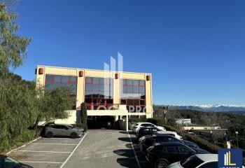 Location bureaux - Proche échangeur A8 et commerces