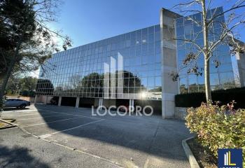 Location bureaux - Proche piscine Nautipolis et bus  à Sophia Antipolis - 06560