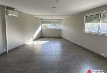 Location bureaux - Proche tram B et bus 10, 20, 31