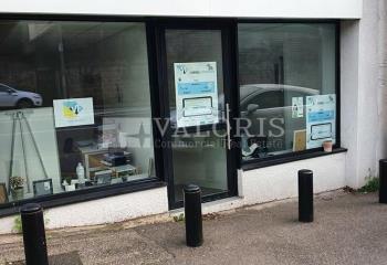 Location bureaux - Proche A7 et périphérique nord