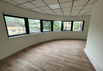 Location bureaux - Avenue Principale, proche transports  à Thiers - 63300