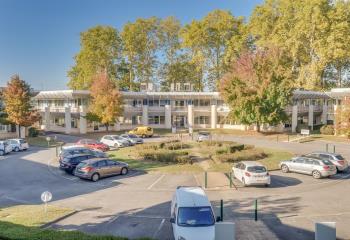 Location bureaux - Proche autoroute Bordeaux-Montpellier et aéroport  à Toulouse - 31000