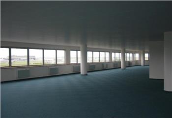 Location bureaux - Proximité RER et Gare TGV  à Tremblay-en-France - 93290