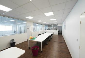 Bureaux à louer - Proche bus, métro et tram