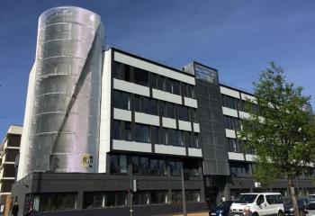 Location bureaux - Proche mairie, transports et périphérique