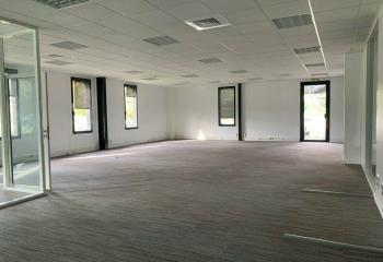 Location bureaux - Proximité gare, autoroute A43 et aéroport  à Vaulx-Milieu - 38090