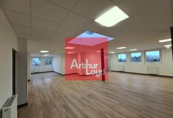 Location bureaux - Proche A5, N104 et bus gare Melun  à Vaux-le-Pénil - 77000