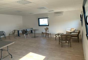 Bureaux à louer - Proche échangeur A10 et zone commerciale