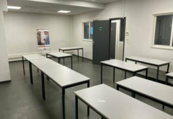 Location bureaux - Parc de la Tour, proche bus et gare  à Vénissieux - 69200