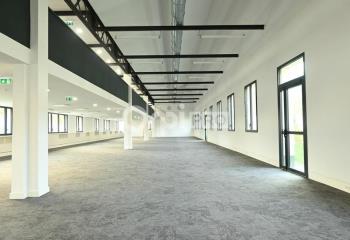 Location bureau (69200) - 2416 m²  à Vénissieux - 69200