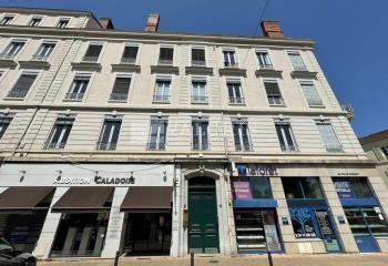 Location bureaux - Proche autoroutes A6, A7 et gare TER  à Villefranche-sur-Saône - 69400