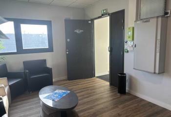 Location bureaux - Sud de Bordeaux, proche bus et autoroute  à Villenave-d'Ornon - 33140