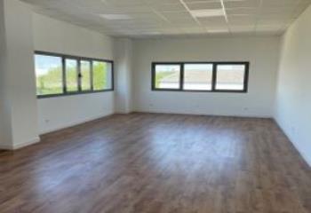 Location bureaux, proche centre commercial QWARTZ  à Villeneuve-la-Garenne - 92390