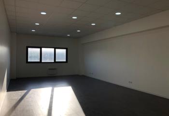 Location bureau - Proche RER C et Tramway  à Villeneuve-la-Garenne - 92390