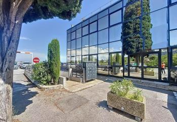 Location bureaux - Proche A8 et grandes enseignes  à Villeneuve-Loubet - 06270
