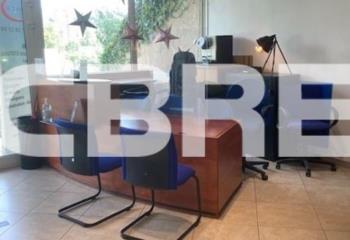 Location bureaux - Proche commodités et parking  à Villeneuve-Loubet - 06270