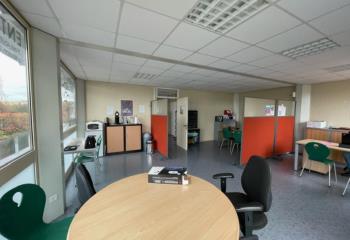 Location bureaux - Proche gare SNCF et autoroute  à Villers-Cotterêts - 02600