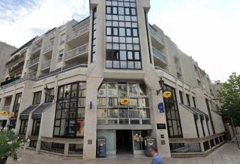 Location bureaux - Proche métro ligne 1, RER A et commerces