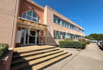 Location bureaux à proximité des axes autoroutiers  à Vitrolles - 13127