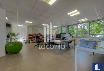Location bureaux - Proximité autoroute et bus