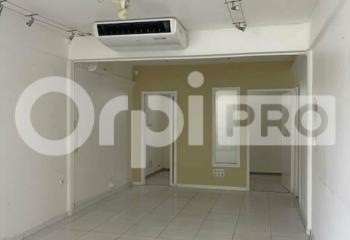 Location local commercial  Les Abymes (97139) - 80 m²  à  Les Abymes - 97139