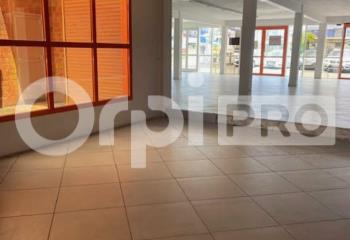 Location local commercial Baie-Mahault (97122) - 285 m²  à Baie-Mahault - 97122