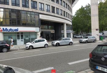 Location local commercial Grenoble (38000) - 64 m²  à Grenoble - 38000